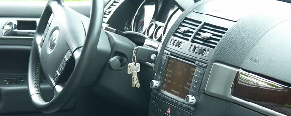 Ключ в замке зажигания автомобиля Volkswagen Ключ в замке зажигания автомобиля Volkswagen - Sputnik Беларусь