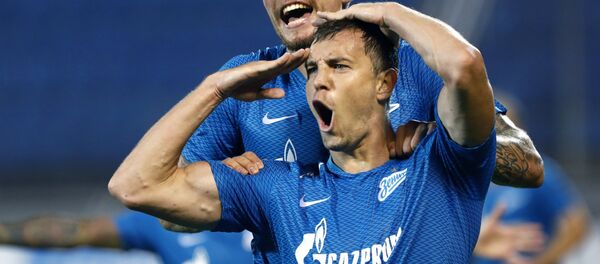 Игроки Зенита Артем Дзюба (на первом плане) и Антон Заболотный - Sputnik Беларусь