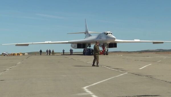 Ракетоносцы Ту-160 впервые приземлились на Чукотке - Sputnik Беларусь
