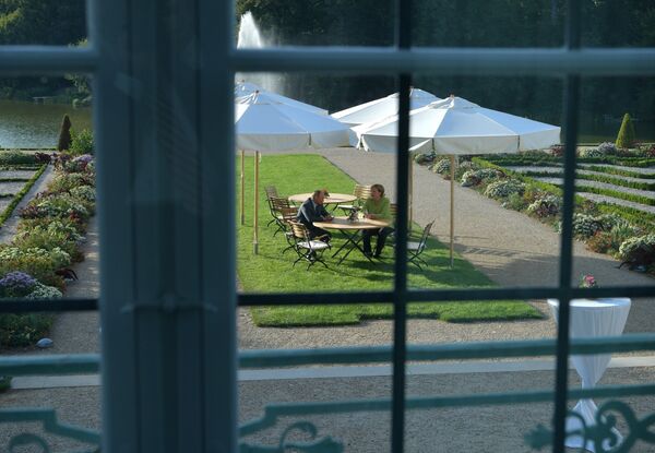 Президент РФ Владимир Путин и федеральный канцлер ФРГ Ангела Меркель во время встречи в резиденции правительства ФРГ Мезеберг Президент РФ Владимир Путин и федеральный канцлер ФРГ Ангела Меркель во время встречи в резиденции правительства ФРГ Мезеберг - Sputnik Беларусь