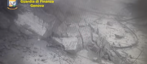 Запись обрушения моста в Генуе с камер видеонаблюдения - Sputnik Беларусь