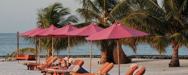 Пляж одного из Мальдивских островов - Sputnik Беларусь