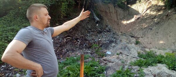 Житель Могилева Александр Клименков и его оползень - Sputnik Беларусь