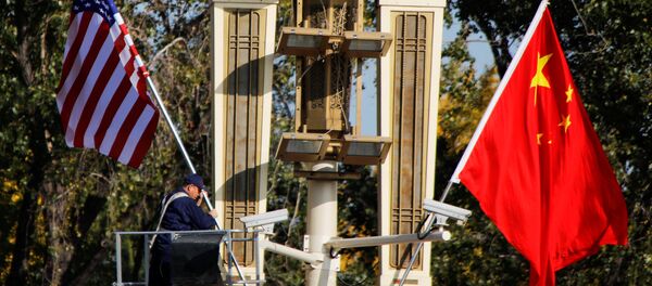 Американский и китайский флаги в Запретном городе в Пекине - Sputnik Беларусь