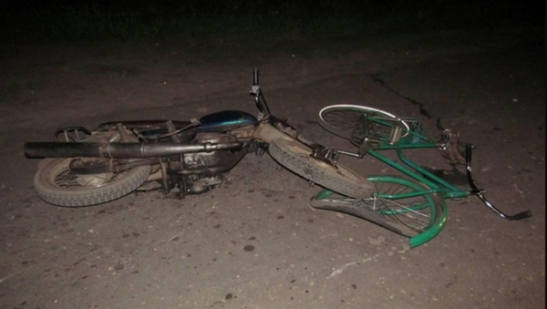 В Ивацевичском районе подросток на мотоцикле сбил велосипедистку - Sputnik Беларусь