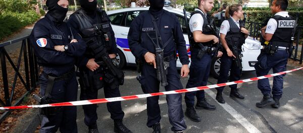 Мужчина с ножом напал на людей во Франции - Sputnik Беларусь