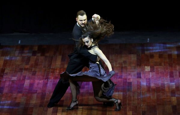 Аргентинская пара Мансон Герасимов и Агустина Пьяджио во время выступления на чемпионате мира по танго в Аргентине - Sputnik Беларусь