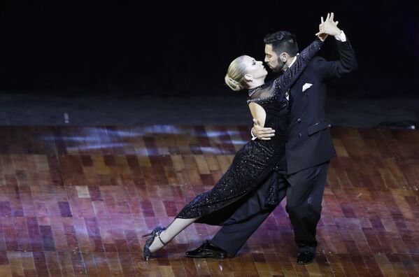 Аргентинская пара Хосе Сальво и Карла Наталиа Росси во время выступления на чемпионате мира по танго в Аргентине - Sputnik Беларусь