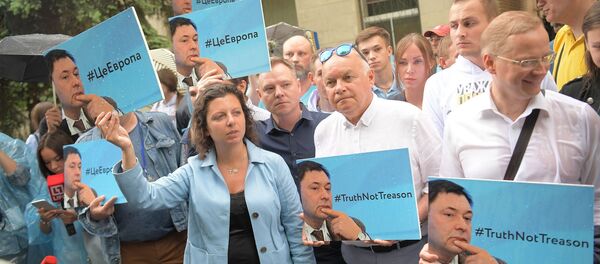 Генеральны дырэктар МІА Россия сегодня Дзмітрый Кісялёў і галоўны рэдактар тэлеканала RT і МІА Россия сегодня Маргарыта Сіманьян - Sputnik Беларусь