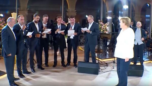 Ангела Меркель спела в Грузии с ансамблем любимую песню - Sputnik Беларусь