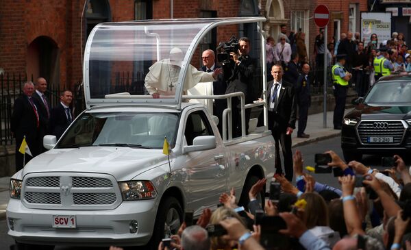 Папа Римский прилетел в Дублин. Папу здесь не видели с 1979 года - Sputnik Беларусь