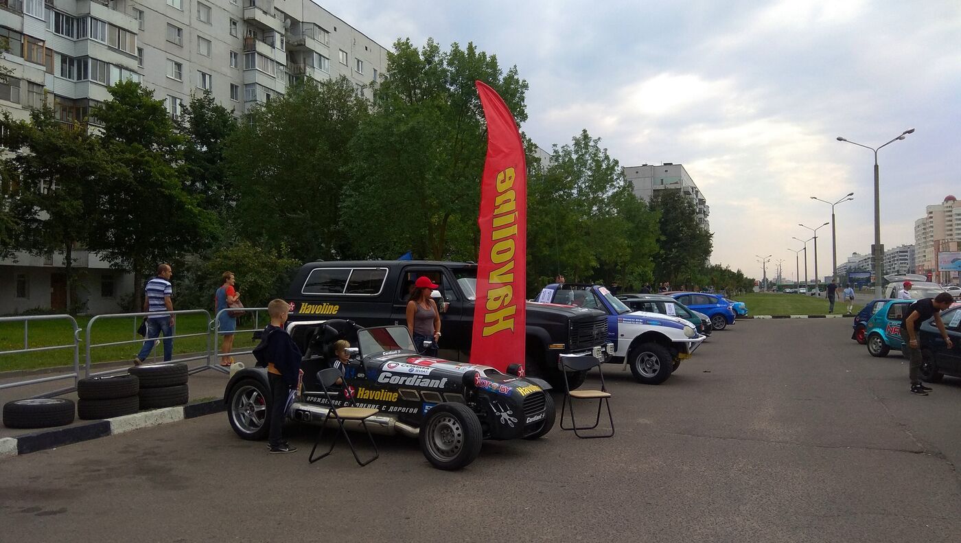 Зрелищные гонки устроили спортсмены прямо на улицах Витебска - 27.08.2018,  Sputnik Беларусь