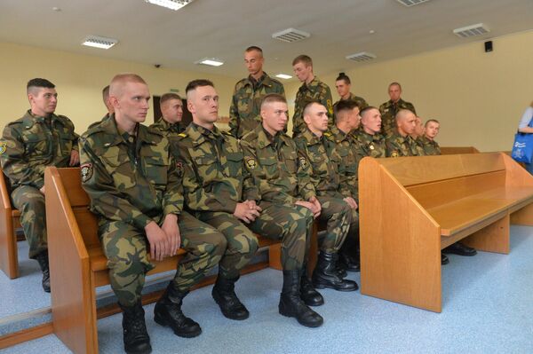 Солдаты в зале суда - Sputnik Беларусь