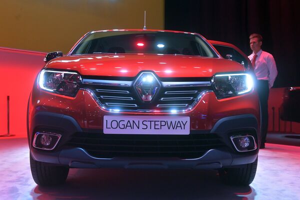 Автомобиль Renault Logan Stepway - Sputnik Беларусь