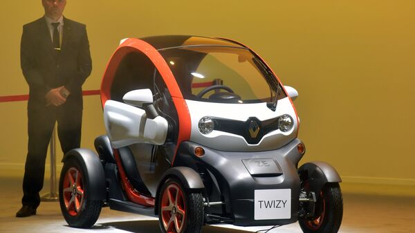 Двуместный электрический городской автомобиль Renault Twizy - Sputnik Беларусь