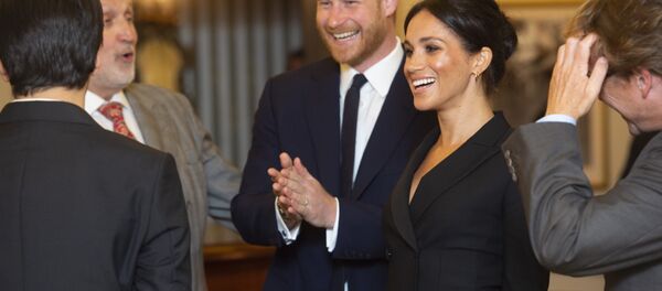 Герцогиня Сассекская Меган Маркл в компании своего супруга принца Гарри на благотворительном спектакле - Sputnik Беларусь