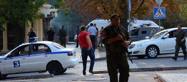 У входа в кафе Сепар в Донецке - Sputnik Беларусь