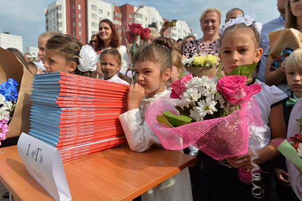 Эти дети могут еще не знать друг друга, но скоро они станут настоящими друзьями, а кто-то - на всю жизнь. - Sputnik Беларусь