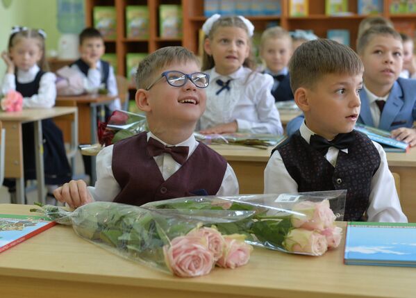 Впереди их ждут 11 беззаботных школьных лет и много чего интересного. - Sputnik Беларусь