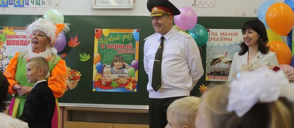 Министр МЧС Владимир Ващенко в Бычихинской средней школе - Sputnik Беларусь