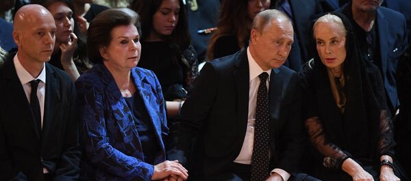 Президент РФ Владимир Путин посетил церемонию прощания с Иосифом Кобзоном Президент РФ Владимир Путин посетил церемонию прощания с Иосифом Кобзоном - Sputnik Беларусь