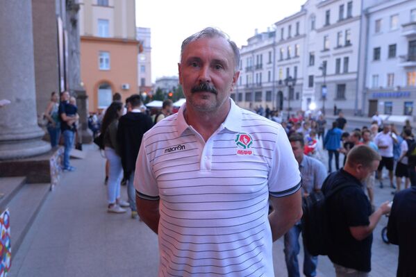 Главный тренер сборной Игорь Криушенко на форму делает меньшую ставку, чем на игру своей команды - Sputnik Беларусь