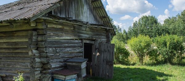 Ветхий дом в деревне, архивное фото - Sputnik Беларусь
