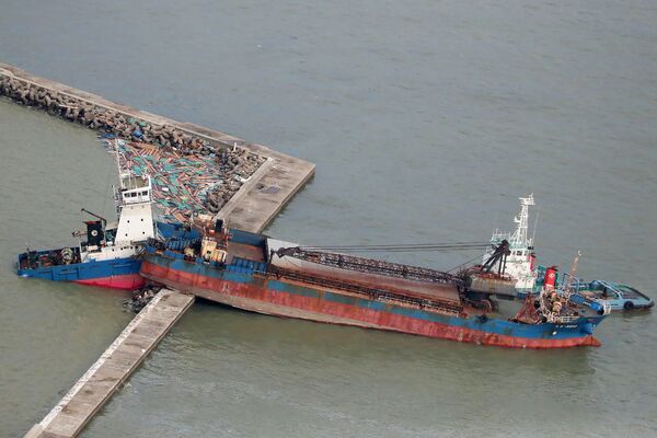 Последствия тайфуна Джеби в порту японского города Нисиномия - Sputnik Беларусь