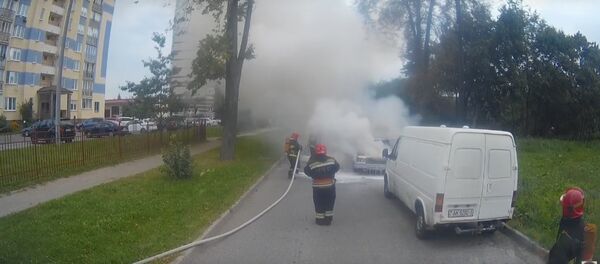 МЧС показало, как тушили Cadillac на Маяковского МЧС показало, как тушили Cadillac на Маяковского - Sputnik Беларусь