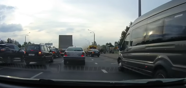 Грузовик столкнулся со стоящим на остановке автобусом в Минске - Sputnik Беларусь