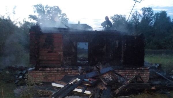 Мужчина погиб на пожаре в нежилом доме в Бобруйске - Sputnik Беларусь
