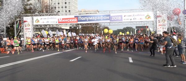 Впереди самые сильные: кадры старта Минского полумарафона Впереди самые сильные: кадры старта Минского полумарафона - Sputnik Беларусь