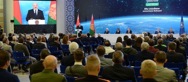 Александр Лукашенко выступает на Международном космическом конгрессе в Минске Александр Лукашенко выступает на Международном космическом конгрессе в Минске - Sputnik Беларусь