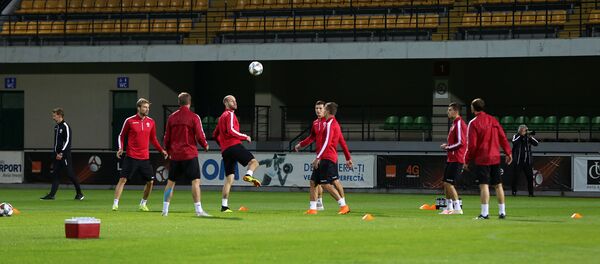 Тренировка белорусской сборной по футболу в Молдове - Sputnik Беларусь