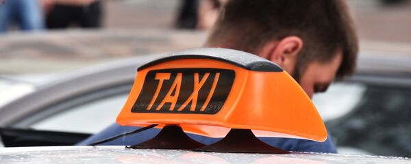 Знак такси на автомобиле, архивное фото - Sputnik Беларусь