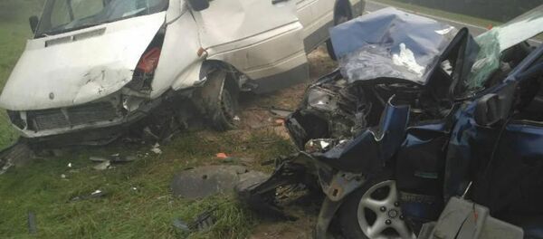 Лобовое столкновение Mercedes и Ford в Мядельском районе Лобовое столкновение Mercedes и Ford в Мядельском районе - Sputnik Беларусь