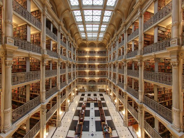 Библиотека Джорджа Пибоди, Балтимор, США. - Sputnik Беларусь