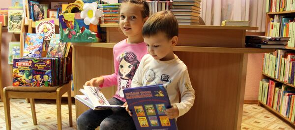 Рядом с библиотекой находится начальная школа, именно там закладывается интерес к чтению, считают библиотекари - Sputnik Беларусь