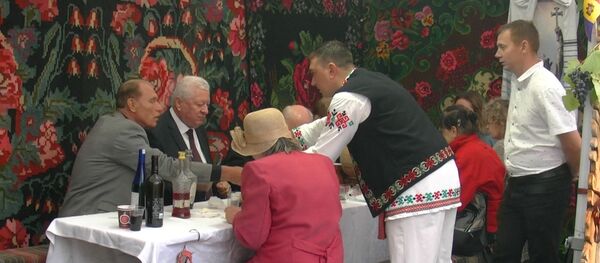 In vino: у Мінску прайшоў Дзень малдаўскага віна - Sputnik Беларусь