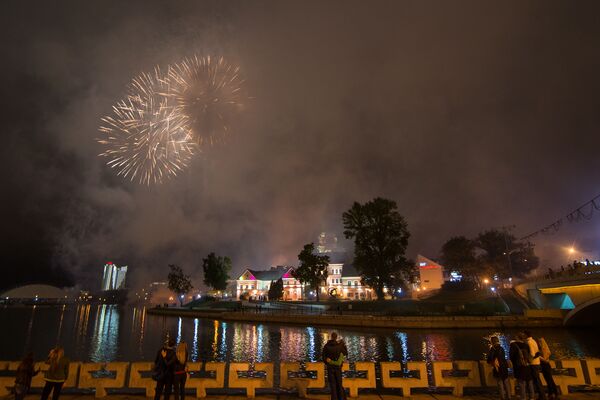 Фотофакт: салют на закрытии мотосезона H.O.G. Rally Minsk 2018 - Sputnik Беларусь