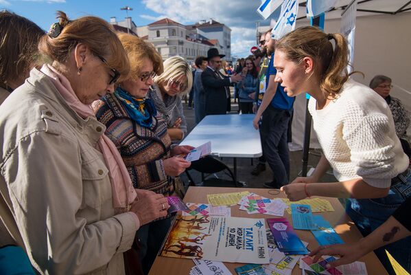 Различные еврейские общественные организации рассказали минчанам о своей деятельности и пригласили на проводимые мероприятия. - Sputnik Беларусь