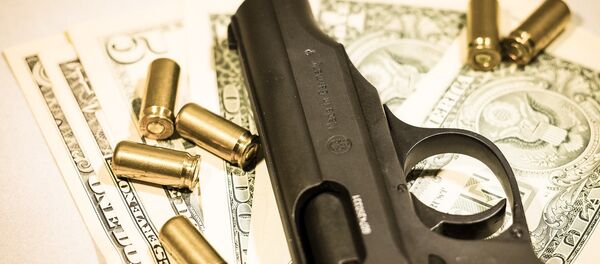 Пистолет, гильзы и доллары, архивное фото - Sputnik Беларусь
