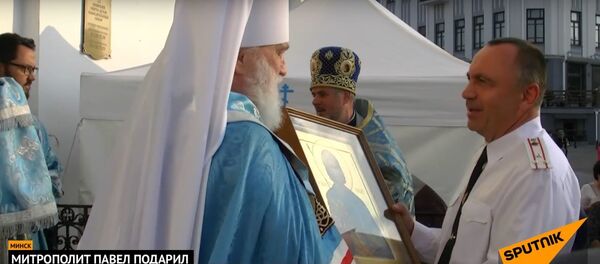 Митрополит Павел подарил сотрудникам угрозыска икону святого Федора Стратилата - Sputnik Беларусь