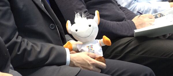 Белорусским участникам юношеской Олимпиады вручили талисман - Sputnik Беларусь