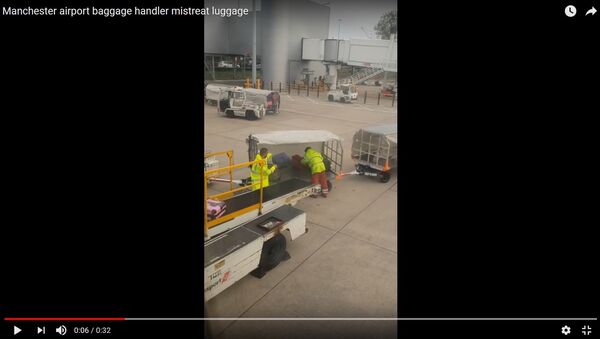Пассажирка показала на видео, как в аэропорту обращаются с багажом - Sputnik Беларусь