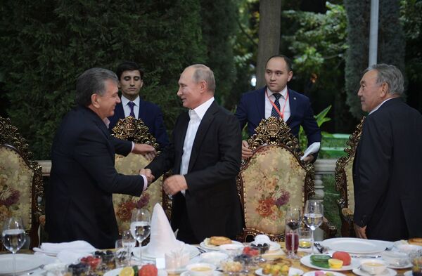 Как встречали Путина участники саммита СНГ в Душанбе – видео - Sputnik Беларусь