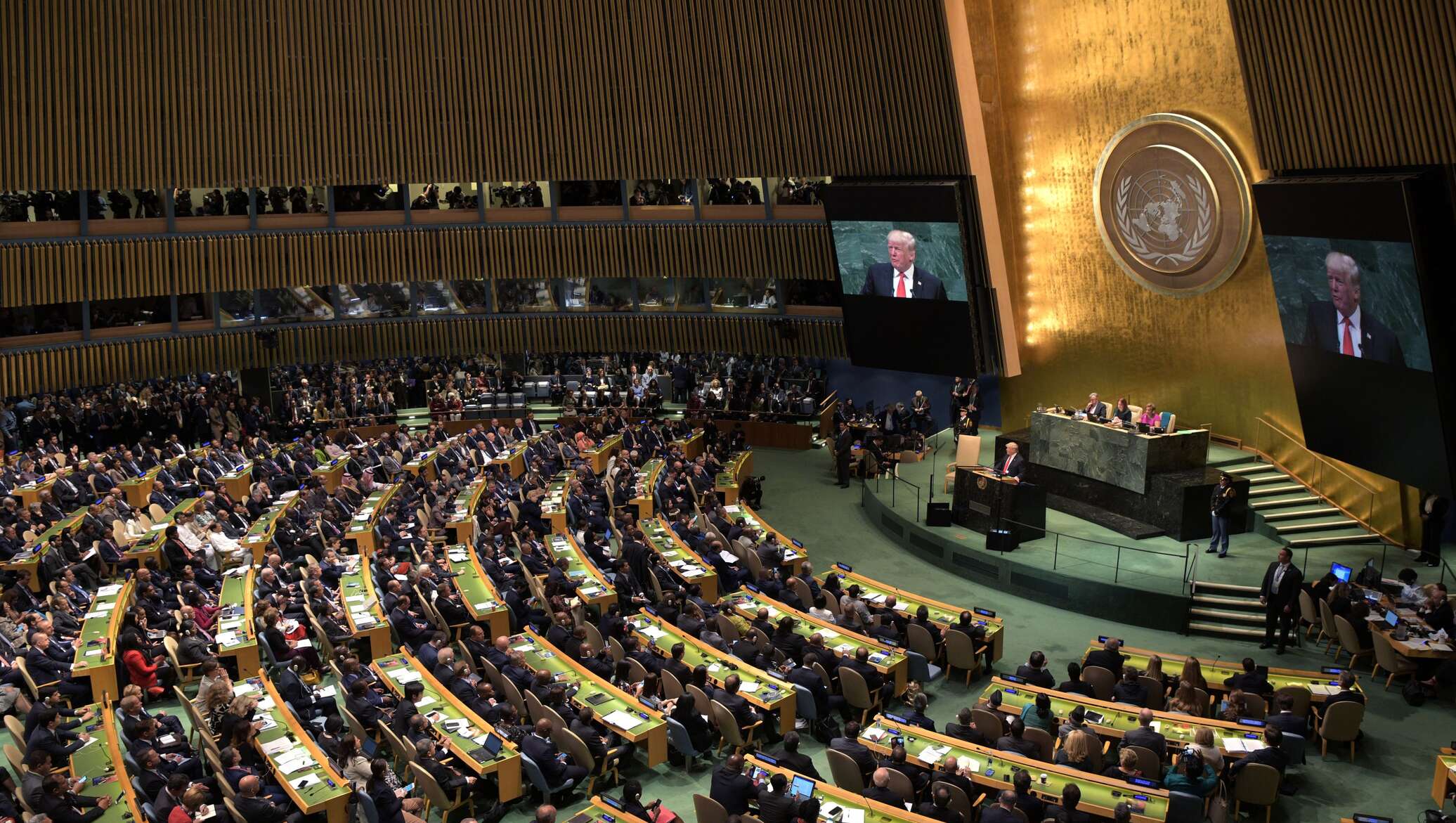 Оон решение вопроса. Зал Генеральной Ассамблеи ООН. Генассамблея ООН резолюция. Генассамблея ООН В Нью Йорке. Третий комитет Генеральной Ассамблеи ООН.