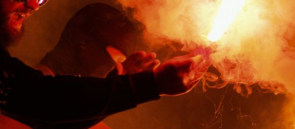 Фанаты жгут файеры, архивное фото - Sputnik Беларусь