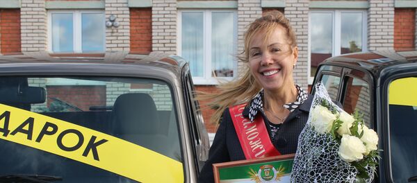 Анна Норкус с машиной - Sputnik Беларусь