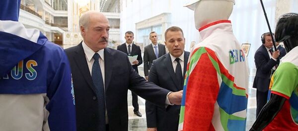 Лукашэнку паказалі, у што будуць апранутыя беларускія атлеты на II Еўрапейскіх гульнях Лукашэнку паказалі, у што будуць апранутыя беларускія атлеты на II Еўрапейскіх гульнях - Sputnik Беларусь